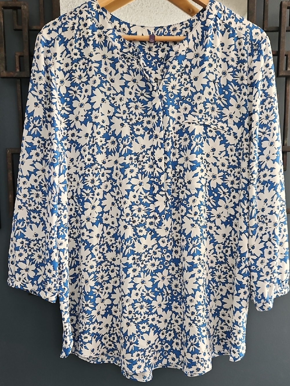 NBW Size XL NYDJ blue And White Flower Print Blouse Summer